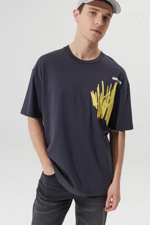 AC&Co / Altınyıldız Classics Men's Anthracite Oversized Loose Fit 100% Cotton Crew Neck Printed T-Shirt.