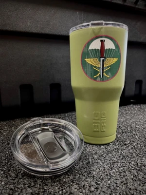 Termo hrnček Tumbler 20 oz Big Frig® / 102. prieskumný prápor (Farba: Olive Green )