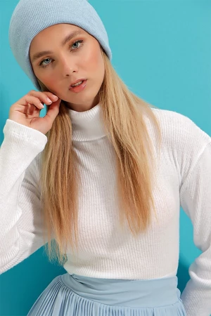 Trend Alaçatı Stili Biała biała bluzka z golfem i prążkowaną bluzką basic crop body
