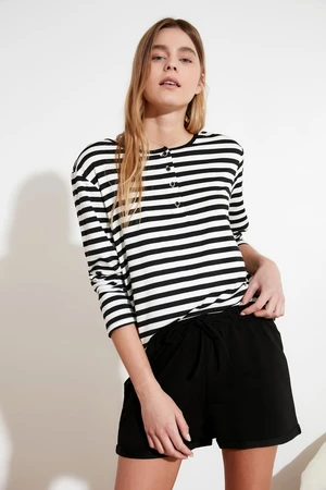 Pantaloncini da donna Trendyol Bermuda