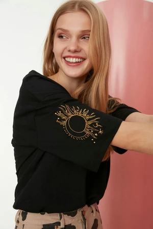 Női póló Trendyol Sun&amp;Moon embroidery