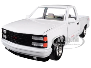 1992 Chevrolet 454 SS Pickup Truck White 1/24 Diecast Model Car by Motormax