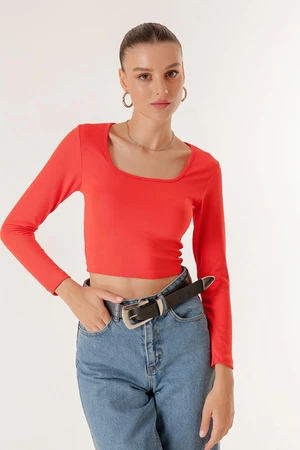 By Saygı U-Neck Camisole Crop Blouse
