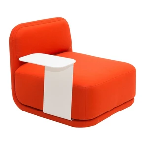 Oranžové kreslo s bielym kovovým stolíkom Softline Standby Low + Side Table