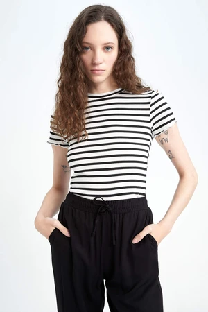 DEFACTO Fitted Crew Neck Striped Short Sleeve T-Shirt