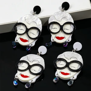 New Glasses Celebrity Granny Acrylic Earrings for Women Cute Cartoon Elizabeth II Lady Figure Drop Earring Fashion Jewelry Gifts