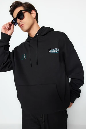 Trendyol Black Men's Oversize Print Embroidery Detail Hooded Fleece Inner Sweatshirt.