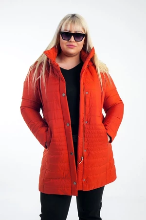 Autor: Saygı Orange Plus Size Puffy Coat Orange s prenosnou podšívkou s kapucňou.