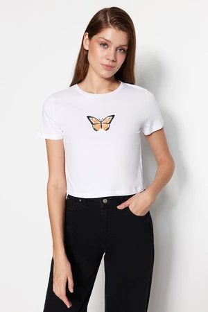 Trendyol Biele 100% Bavlnené Tričko s Výšivkou Motýľa a Okrúhlym Výstrihom