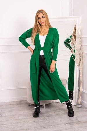 Dlhý sveter so zeleným opaskom v páse
