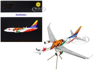 Boeing 737-700 Commercial Aircraft with Flaps Down "Southwest Airlines - California One" California Flag Livery "Gemini 200" Series 1/200 Diecast Mod