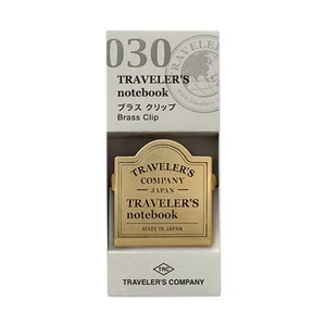Traveler's Company Mosadzná sponka na Traveler's Notebook s logom Traveler's Company