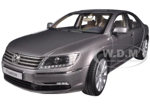 Volkswagen Phaeton Arabesque Silver 1/18 Diecast Model Car by Kyosho