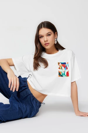 Trendyol Ecru 100% Cotton Printed Relaxed/Wide Relaxed Cut Crop Crew Neck Knitted T-Shirt