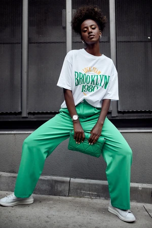 Elegant green trousers with high waist