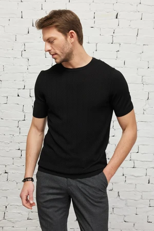 ALTINYILDIZ CLASSICS Men's Black Standard Fit Normal Cut Crew Neck Short Sleeved Jacquard Knitwear T-Shirt.