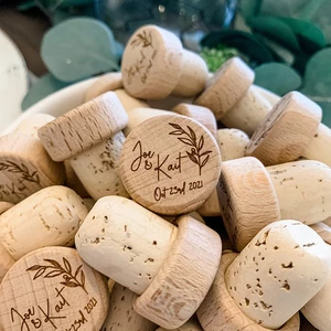 Customized Wood Wine Stopper Wedding party Favor decor Personalized Bottle Cork Toppers with laser design name gift for guest