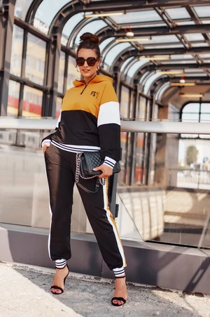 Women's sports set with mustard hood