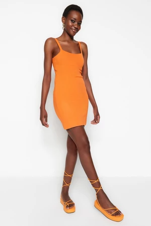 Trendyol limitovaná edícia oranžového mini úpletu základné šaty