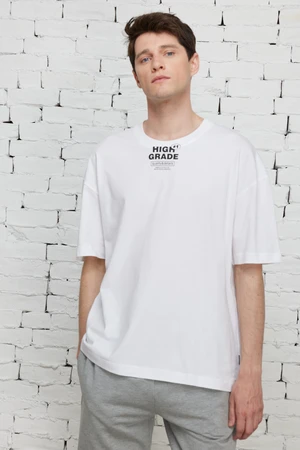 AC&Co / Altınyıldız Classics Men's White Oversized Loose Fit, Crew Neck 100% Cotton Printed T-Shirt.