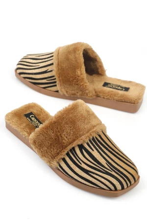 Capone Outfitters Women's Short Toe Patterned Slippers