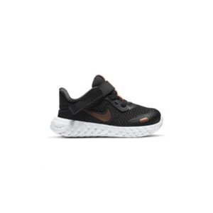 Nike Revolution 5 FlyEase