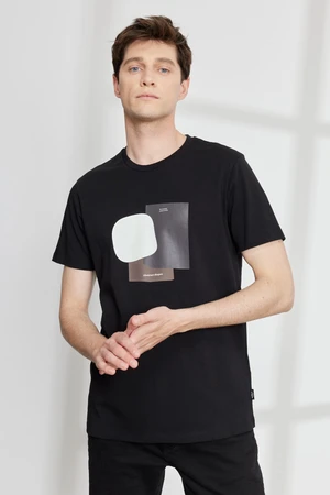 AC&Co / Altınyıldız Classics Men's Black Slim Fit Slim-fit Fitted Crew Neck 100% Cotton Printed T-Shirt.