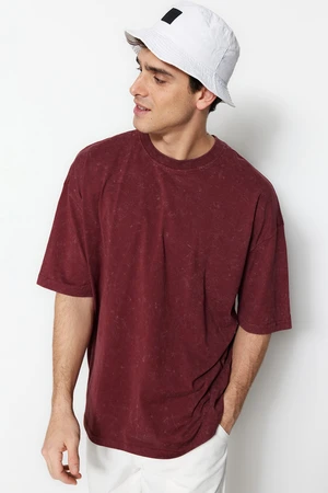 Trendyol Men's Basic Oversize/Wide Cut Crew Neck Short Sleeves 1 Cotton T-Shirt with an Worn/Faded Effect.