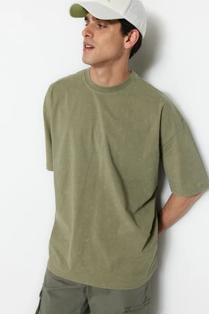 Trendyol Men's Basic Oversize/Wide Cut Crew Neck Short Sleeves 1 Cotton T-Shirt with an Worn/Faded Effect.