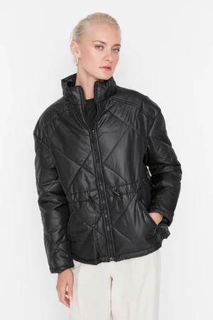 Trendyol čierny oversize prešívaný nafúknutý kabát