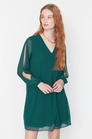 Trendyol smaragdově zelené mini šifonem lemované tkané tkané šaty