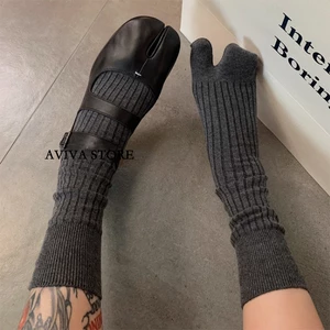High Quality Combed Cotton Split Toe Woman Socks Solid Color Simple Comfortable Soft Two-Toed Japanese Harajuku Women's Tabi Sox