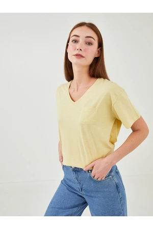 LC Waikiki Women's V-Neck Straight Pocket Detailed Short Sleeve Cotton Women's T-Shirt.