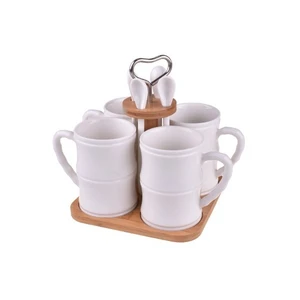 Set 4 porcelánových hrnčekov, lyžičiek a bambusového stojanu Bambum Fuedo