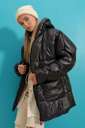 Trend Alaçatı Stili Women's Black Hooded Outer Pocket Puffer Fashion Oversize Down Jacket
