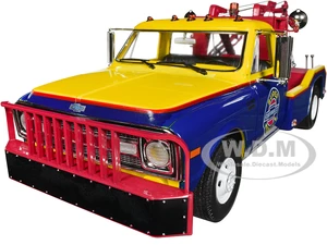 1969 Chevrolet C-30 Dually Wrecker Tow Truck "Chevrolet Super Service" Yellow and Blue 1/18 Diecast Model Car by Greenlight