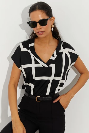 Cool & Sexy Women's Black Patterned V-Neck Blouse