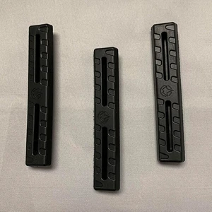 Krytka M-Lok Rail Guards Manta Defense®, 3 ks – Černá (Barva: Černá)