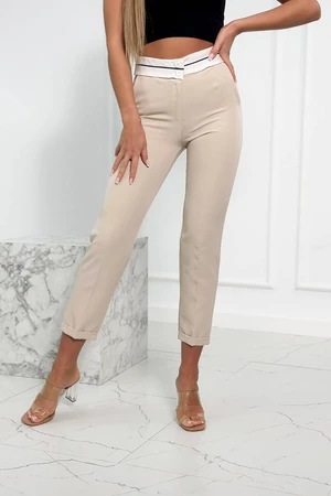 Elegant trousers with beige pleats