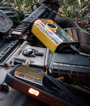 Powerbanka C4 Explosive Tactical®, 9600 mAh – Žltá (Farba: Žltá)