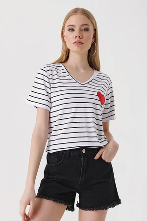 Bigdart 4304 Heart Detailed Striped T-Shirt - White