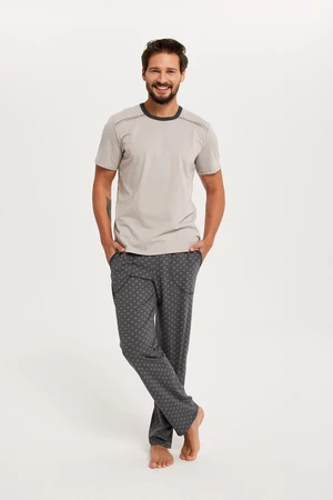 Pánské pyžamo Abel, krátký rukáv, dlouhé nohavice - béžová/potisk