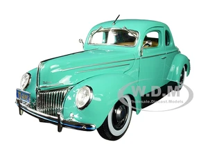 1939 Ford Deluxe Light Green 1/18 Diecast Model Car by Maisto