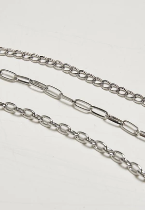 Silver necklace with razor blade