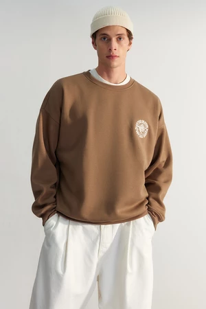 Trendyol Dark Brown Men's Oversized Floral Embroidered Cotton Sweatshirt with a Soft Pile Inside.