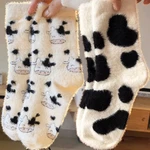2Pairs Lovely Cow Pattern Fuzzy Crew Socks Milk Spotted Plush Thickened Soft Cute Comfortable Mid Tube Socks Warm Autumn Winter