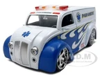 Div Cruiser Bus Paramedics Ambulance 1/24 Diecast Model Car by Jada