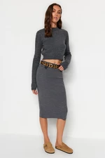 Trendyol antracitová midi pletená sukňa s ceruzkovým strihom