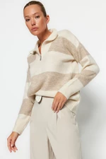 Trendyol Beżowy Miękki Teksturowany Sweter Z Dzianiny Z Wysokim Dekoltem