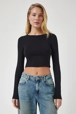 Happiness İstanbul Women's Black Crew Neck Basic Crop Knitted Blouse